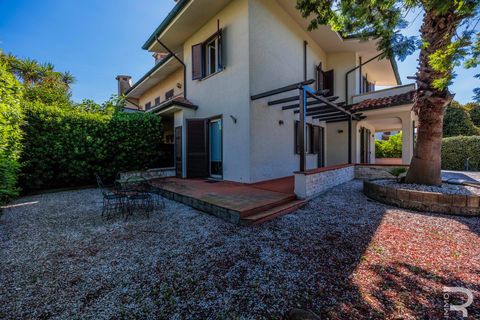 Villa i Montignoso, Massa and Carrara, Montignoso - € 780.000 | Ref: R07247CAVI - foto 10