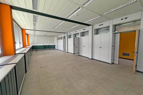 L'establiment comercial a Moncalieri, Turin, Moncalieri - € 15.000/mes | Ref: 13979 - foto 16