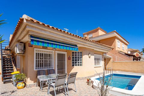 Villa en Punta Prima, Alicante, Punta Prima - € 235.000 | Ref: 3-17973/77956 - photo 2