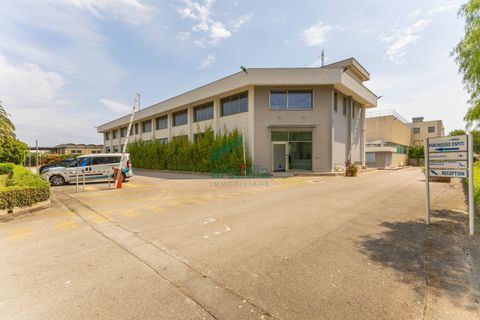 L'establiment comercial a Modugno, Bari, Modugno - € 4.000.000 | Ref: 12060/2026 - foto 4