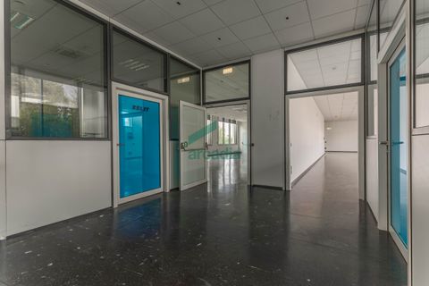 L'establiment comercial a Modugno, Bari, Modugno - € 4.000.000 | Ref: 12060/2026 - foto 41