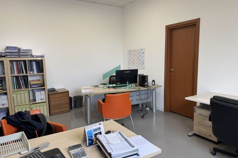 L'establiment comercial a Modugno, Bari, Modugno - € 1.100/mes | Ref: 12053/2026 - foto 8