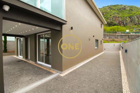 Stadthaus in Machico, Madeira, Machico - € 1.250.000 | Ref: ONE362021-42 - Foto 4
