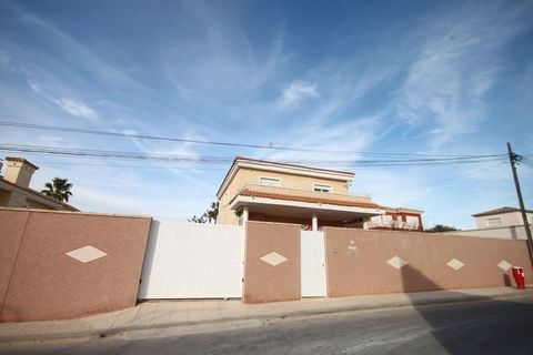 Villa a Torrevieja, Alicante, Torrevieja - € 620.000 | Ref: Ref-FBU10285 - foto 4