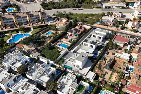 Helårsgrund i Cabo Roig, Alicante, Cabo Roig - € 980.000 | Ref: Ref-3132D - foto 1