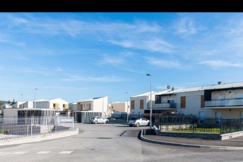 Apartament a Velleron, Vaucluse, Velleron - € 718/mes | Ref: ARO-038693-0719 - foto 5