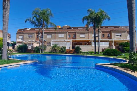 Terraced house in San Antonio De Benageber, Valencia - photo 1