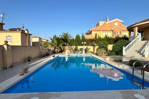 Villa i Torrevieja, Alicante, Torrevieja - € 650.000 | Ref: 785952 - foto 26