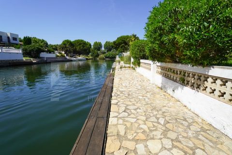 Villa i Empuriabrava, Gerona, Empuriabrava - € 890.000 | Ref: 508 - foto 4