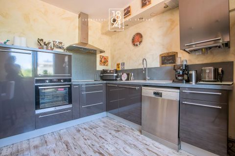 Dupleks i Marseille, Bouches-du-Rhone, Marseille - € 300 000 | Ref: S2SF-QMC-2SB - foto 2