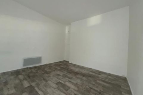 Villa a Marseille, Bouches-du-Rhone, Marseille - € 640/mes | Ref: 4LVZ-RED-29P - foto 4