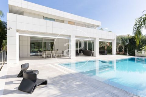 Villa in Betera, Valencia, Betera - € 11,500/month | Ref: AV2606110 - photo 1