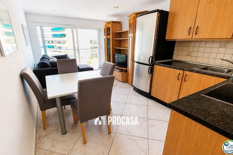 Apartment in Roses, Gerona - photo 3