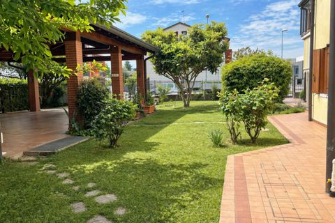 Villa a Montebelluna, Treviso, Montebelluna - € 490.000 | Ref: GB2565 - foto 2