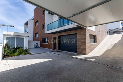 Villa em Odivelas, Lisbon, Odivelas - € 975.000 | Ref: C0383-01458 - foto 42