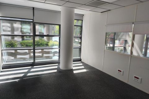 L'establiment comercial a Rouen, Seine-Maritime, Rouen - € 52.500/mes | Ref: Bureaux_Rouen_232.27_m2 - foto 3