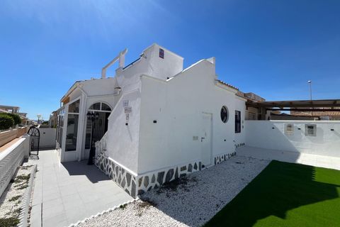 Bungalow en Punta Prima, Alicante, Punta Prima - € 209.999 | Ref: V-19993 - photo 1