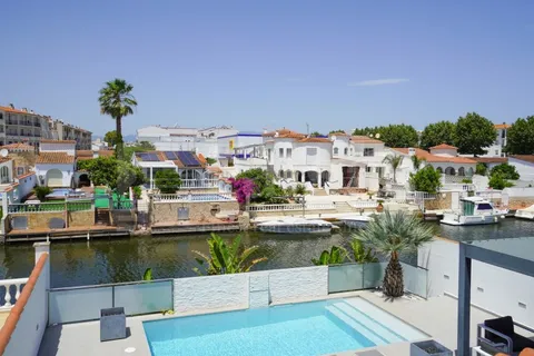 Villa i Empuriabrava, Gerona, Empuriabrava - € 1.450.000 | Ref: 511 - foto 1