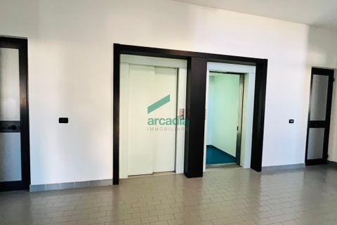 L'establiment comercial a Bari, Bari, Bari - € 280.000 | Ref: 12055/2026 - foto 26