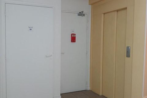 L'establiment comercial a Riom, Puy-de-Dome, Riom - € 7.680/mes | Ref: DUBUREAU2 - foto 8