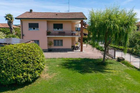 Villa in Angera, Varese, Angera - € 390.000 | Ref: W-0498JH-1373177 - foto 1