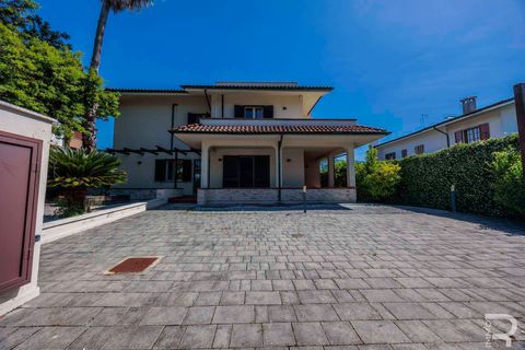 Villa a Montignoso, Massa and Carrara, Montignoso - € 780.000 | Ref: R07247CAVI-1373539 - foto 3