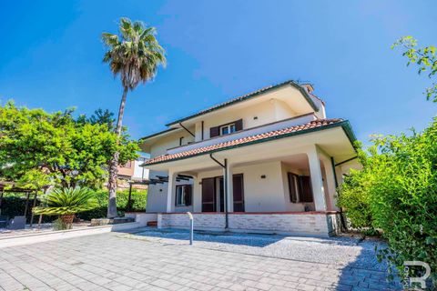 Villa a Montignoso, Massa and Carrara, Montignoso - € 780.000 | Ref: R07247CAVI-1373539 - foto 5