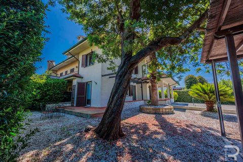 Villa a Montignoso, Massa and Carrara, Montignoso - € 780.000 | Ref: R07247CAVI-1373539 - foto 9