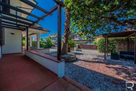 Villa a Montignoso, Massa and Carrara, Montignoso - € 780.000 | Ref: R07247CAVI-1373539 - foto 11