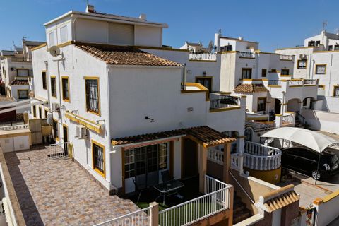 Villa i Torrevieja, Alicante, Torrevieja - € 279.900 | Ref: MLSC3712081 - foto 4