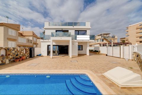 Villa i Torrevieja, Alicante, Torrevieja - € 990.000 | Ref: DLS0701 - foto 39