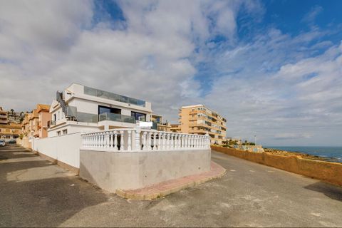 Villa i Torrevieja, Alicante, Torrevieja - € 990.000 | Ref: DLS0701 - foto 40