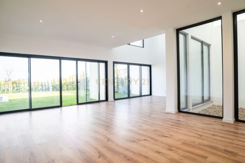 Villa i Amadora, Lisbon, Amadora - € 1.580.000 | Ref: C0506-00395 - foto 12