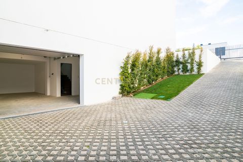 Villa i Amadora, Lisbon, Amadora - € 1.580.000 | Ref: C0506-00395 - foto 48