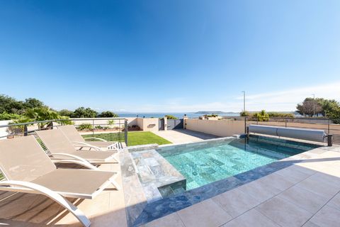 Villa en Istres, Bouches-du-Rhone, Istres - € 1.190.000 | Ref: DEE3630FDF064C5D - photo 2