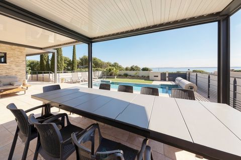 Villa en Istres, Bouches-du-Rhone, Istres - € 1.190.000 | Ref: DEE3630FDF064C5D - photo 4