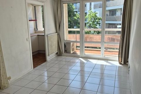 Studio in Bron, Rhone, Bron - € 700/month | Ref: 887416 - photo 1