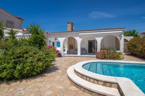 Villa i Empuriabrava, Gerona, Empuriabrava - € 849.000 | Ref: W-04ANLB - foto 4