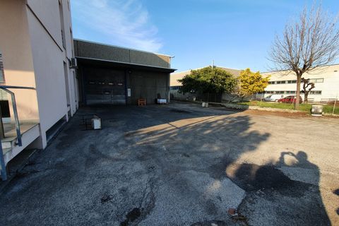 L'establiment comercial a Santarcangelo Di Romagna, Rimini, Santarcangelo Di Romagna - € 3.200/mes | Ref: AC512 - foto 11
