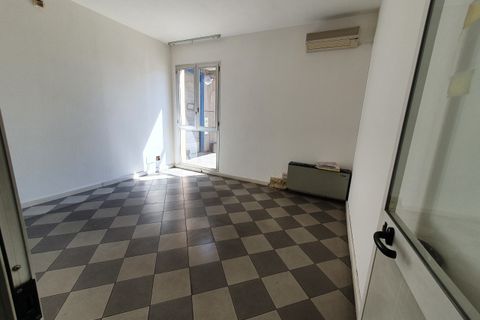 L'establiment comercial a Santarcangelo Di Romagna, Rimini, Santarcangelo Di Romagna - € 3.200/mes | Ref: AC512 - foto 13