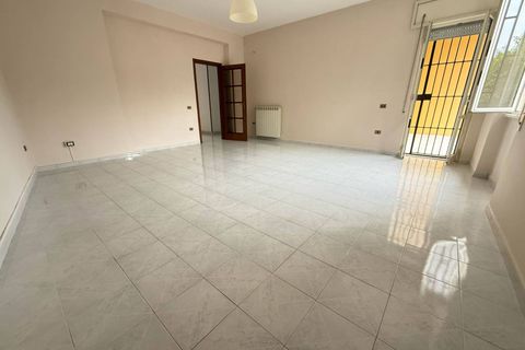 Apartament a Caserta, Caserta, Caserta - € 650/mes | Ref: 5F10 - foto 4