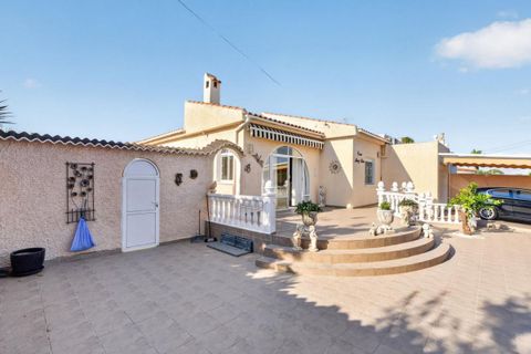 Villa a Torrevieja, Alicante, Torrevieja - € 359.000 | Ref: 200-4896 - foto 2