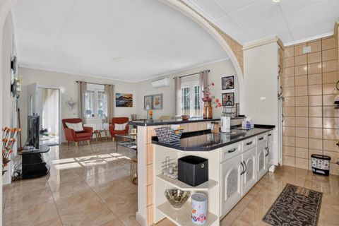 Villa a Torrevieja, Alicante, Torrevieja - € 359.000 | Ref: 200-4896 - foto 12