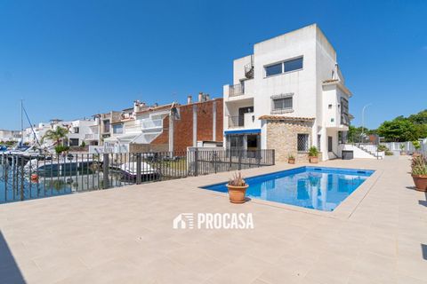 Villa - Empuriabrava, Gerona - photo 2