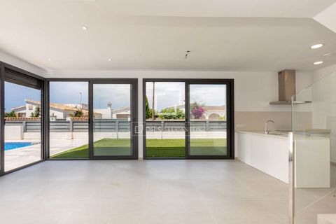 Villa i Empuriabrava, Gerona, Empuriabrava - € 739.000 | Ref: CBR70608 - foto 4