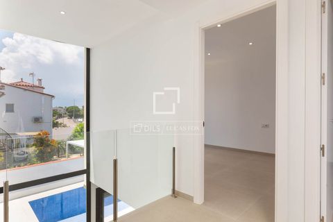 Villa i Empuriabrava, Gerona, Empuriabrava - € 739.000 | Ref: CBR70608 - foto 11