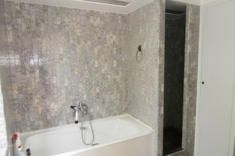 Villa a Lyon, Rhone, Lyon - € 3.000/mes | Ref: LYO25ESQUIROL - foto 12