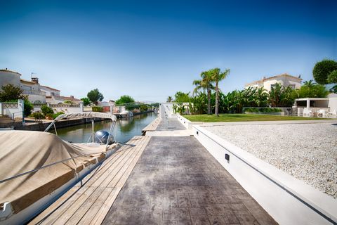 Villa i Empuriabrava, Gerona, Empuriabrava - € 1.890.000 | Ref: W-049TGW - foto 17