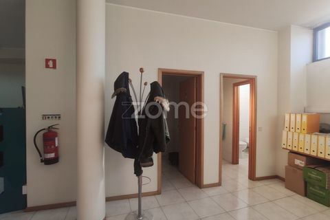 Erhvervsejendom i Maia, Porto, Maia - € 175.000 | Ref: ZMPT574231 - foto 8