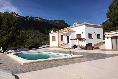 Villa en Castalla, Alicante, Castalla - € 499.995 | Ref: 11356C2607 - photo 1
